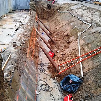 Aperçu des tirants mis en place lors de la construction d'une des gares pour le téléphérique de Brest