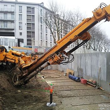 Forage subhorizontal pour la mise en place des tirants horizontaux dans le cadre du chantier d'une des gares du téléphérique de Brest